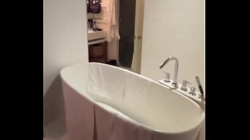 I really love this room aboutto soak in the tub