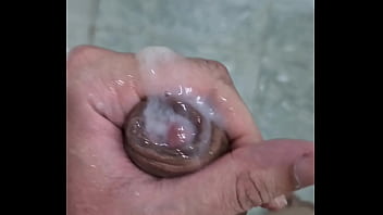 Punheta E Gozada No Banho thumbnail