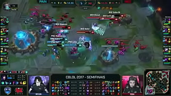 Nerdzinhbos e nerdzinhos gays sendo fodidos pela seleção