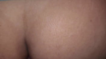 Mi marido me encuentra masturbándome y de castigo me folla mi gran culo