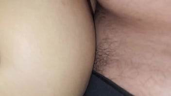 Mi marido me encuentra masturbándome y de castigo me folla mi gran culo