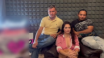 Big tits milf real hotwife cherry es la esposa de adrian una milf tetona de ojos verdes y vino para que le hicieran un anal dos singles siguiendo roleplay de esposa insatisfecha y 2 técnicos de aire