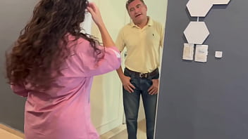 Big tits milf real hotwife cherry es la esposa de adrian una milf tetona de ojos verdes y vino para que le hicieran un anal dos singles siguiendo roleplay de esposa insatisfecha y 2 técnicos de aire