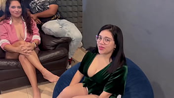 Big Tits Milf Real Hotwife Cherry Es La Esposa De Adrian Una Milf Tetona De Ojos Verdes Y Vino Para Que Le Hicieran Un Anal Dos Singles Siguiendo Roleplay De Esposa Insatisfecha Y 2 Técnicos De Aire thumbnail