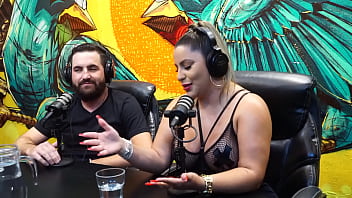 Miss Bumbum Caminhoneira Que Curte Troca De Casal Vai Pra Programa Ficar Sem Roupa Com O Marido thumbnail