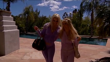 Pussy playing duo tasha reign & spencer scott fuck with their dildos