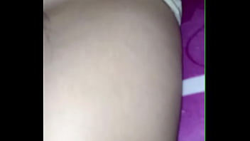 Me follo a mi vecina después de su fiesta de graduación me pide que la coja