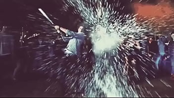 Aquí su guapo anfitrión