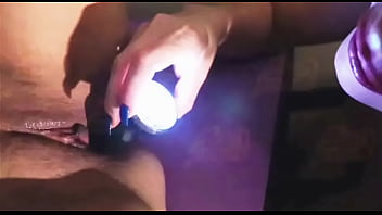 Probando jugetitos sexuales en el taller de santa claus