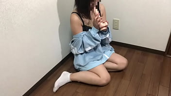 おもちゃのちんちんをパクって食べてイマラチオされてる想像しながらマンコを触って気持ちのいいオナニーをする女子◯生。 おもちゃのちんちんをパクって食べてイマラチオされてる想像しながらマンコを触って気持ちのいいオナニーをする女子◯生。