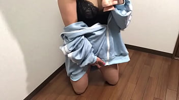 おもちゃのちんちんをパクって食べてイマラチオされてる想像しながらマンコを触って気持ちのいいオナニーをする女子◯生。