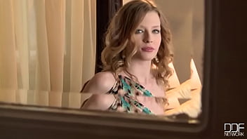 Toy pulsates in her pussy