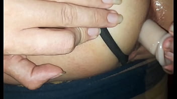 Puta masturba seu cu com um consolo