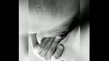 Perrita masturbándose