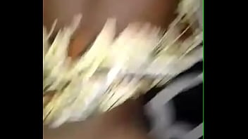 Lábios vaginais enorme vê ela mexendo