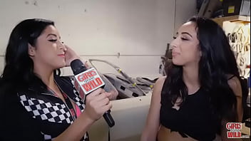 Kiarra orgasms in leather