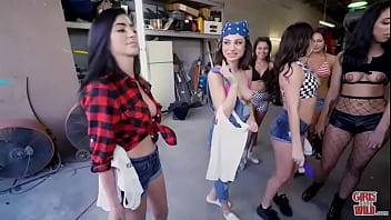 Kiarra orgasms in leather