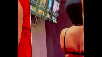 Disfrutando y esperando verga