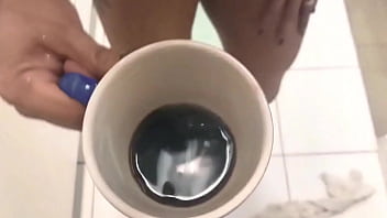Amorzinho na cozinha com direito a café com leite