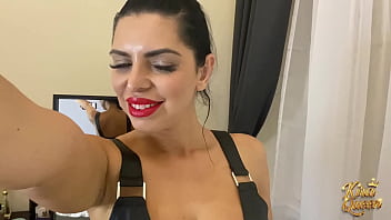 Kira queen rips pantyhose and fucks her wet cunt with dildo