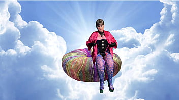 Mature slut gets to play with her vibrator