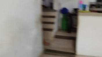 ¡el dueño de la casa viene a buscar la renta del mes ¡le ofrecí mi cuerpo y aceptó ¡dame fuerte viejo sucio duele pero dame fuerte sí fuerte