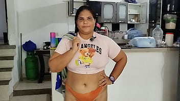 ¡el dueño de la casa viene a buscar la renta del mes ¡le ofrecí mi cuerpo y aceptó ¡dame fuerte viejo sucio duele pero dame fuerte sí fuerte