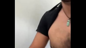 Do dia que eu trombei socyalsemcamisa no banheirão e fiz ele engolir minha rola todinha video completo pelo link