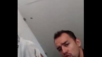 Do dia que eu trombei socyalsemcamisa no banheirão e fiz ele engolir minha rola todinha video completo pelo link