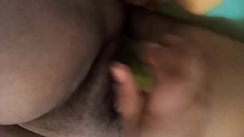 Masturbandose con pepino