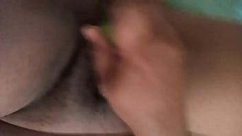 Masturbandose con pepino