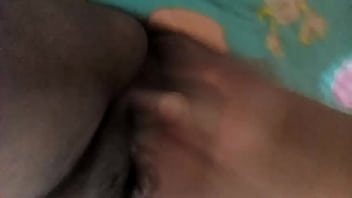 Masturbandose con pepino