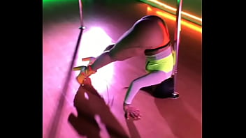 Thick Model Twerking At Wirk thumbnail