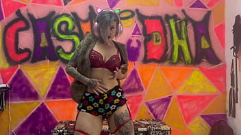 Ela sentou e quicou fundo