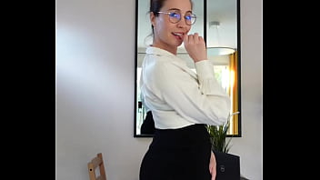 La prof se fout à poil tu veux voir à quel point elle est cochonne rdv