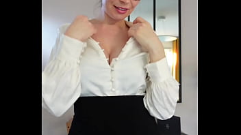 La prof se fout à poil tu veux voir à quel point elle est cochonne rdv