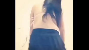 Novinha rebolando gostoso