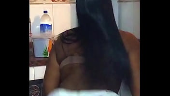 Gostosa rebolando