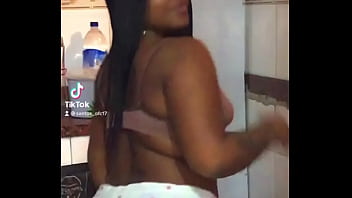 Gostosa rebolando Gostosa rebolando