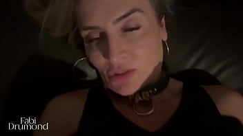 Milf gostosa vai pro estúdio do amigo tirar foto e acaba transando com ele sem camisinha – fabi drumond