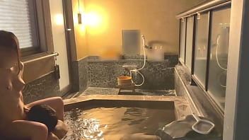 【個人撮影】初温泉旅行夜にお洒落な露天風呂でイチャイチャから濃厚生ハメsex立ちバックで激しく突く amateur hentai