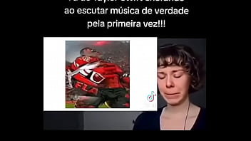 Hino nacional do flamengo fã da taylor swift chorando escutando musica de vdd