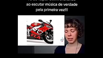 Hino nacional do flamengo fã da taylor swift chorando escutando musica de vdd