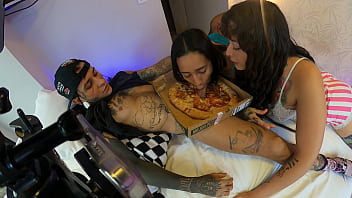 Pizza delivery behind the scenes