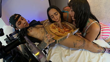 Pizza delivery behind the scenes