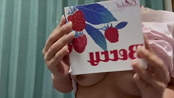 ジーンズ履いたまま大人のおもちゃの振動でオナニーしてたらヘロヘロになってしまいました 。