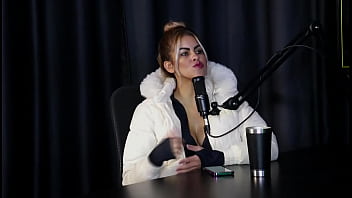 Trabalha em site gringo arrumou treta com o professor na faculdade queria ser modelo e como entrou na pornografia jhocy sheer red