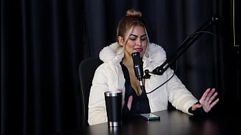 Trabalha em site gringo arrumou treta com o professor na faculdade queria ser modelo e como entrou na pornografia jhocy sheer red