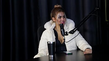 Trabalha em site gringo arrumou treta com o professor na faculdade queria ser modelo e como entrou na pornografia jhocy sheer red