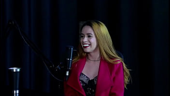 Trabalha em site gringo arrumou treta com o professor na faculdade queria ser modelo e como entrou na pornografia jhocy sheer red